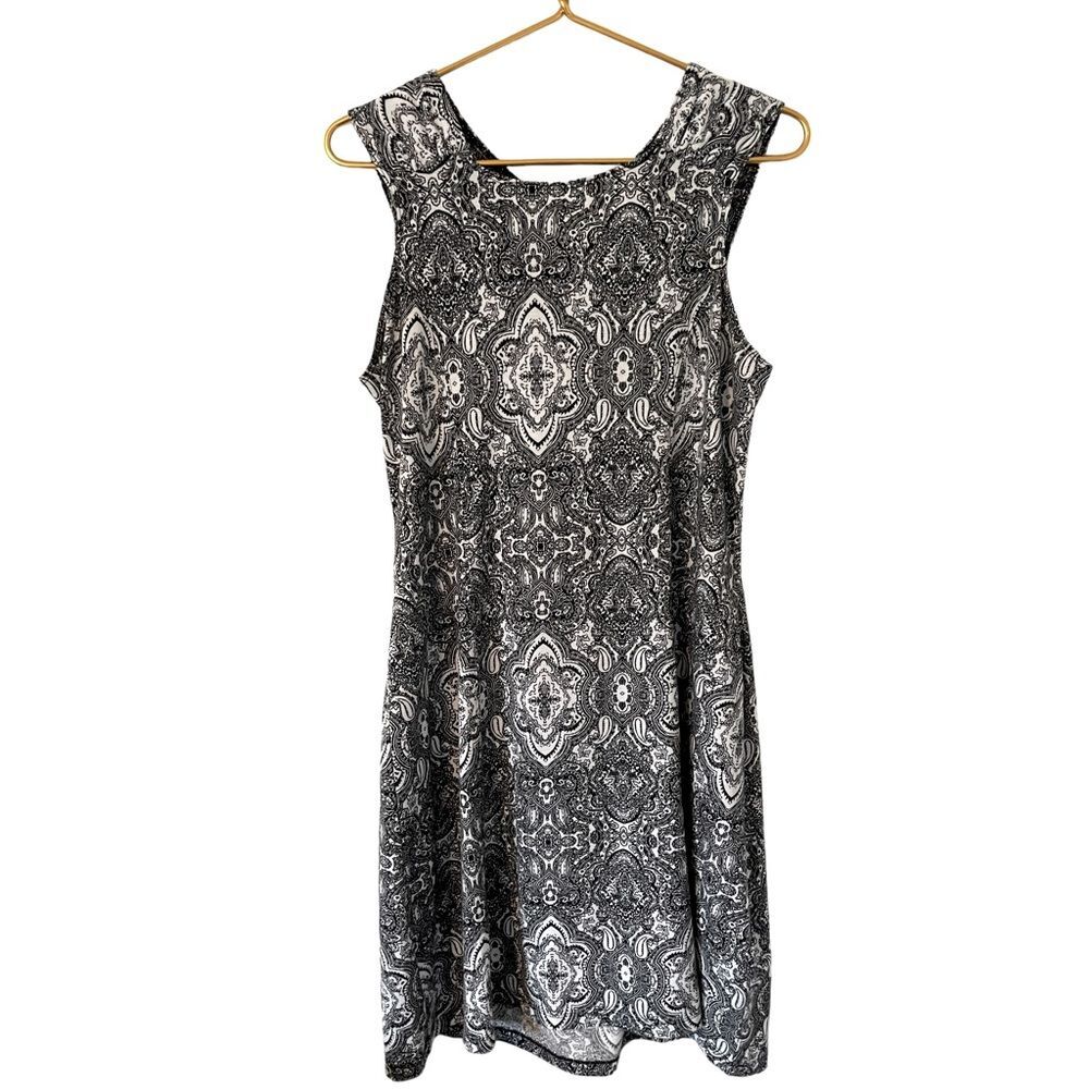 Dakini Woman’s Black and White Paisley‎ Print Dress, Size Medium